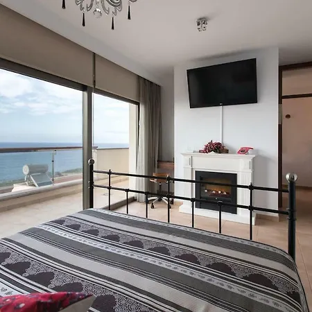 Vertical Villa: Luxury, Sea Views & Private Villa