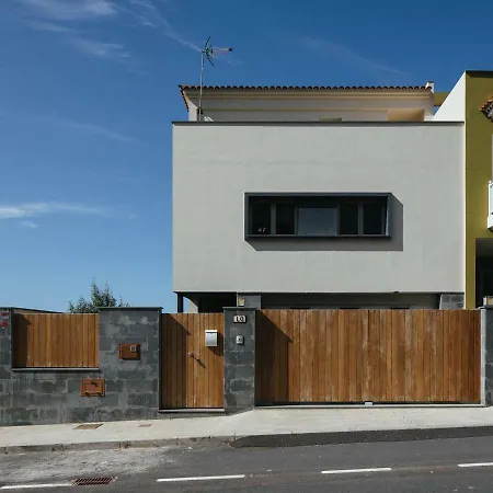 Vertical Villa: Luxury, Sea Views & Private *