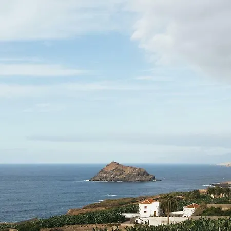 Vertical Villa: Luxury, Sea Views & Private Garachico (Tenerife)