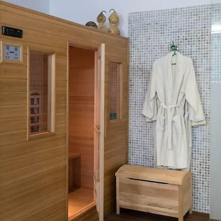 Vertical Villa: Luxury, Sea Views & Private Vila *
