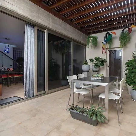 Vertical Villa: Luxury, Sea Views & Private *