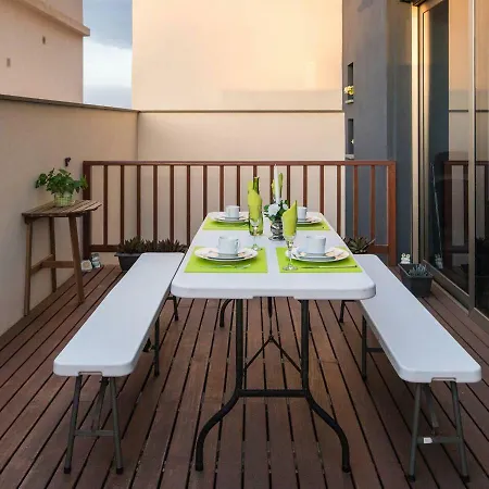 Vertical Villa: Luxury, Sea Views & Private *