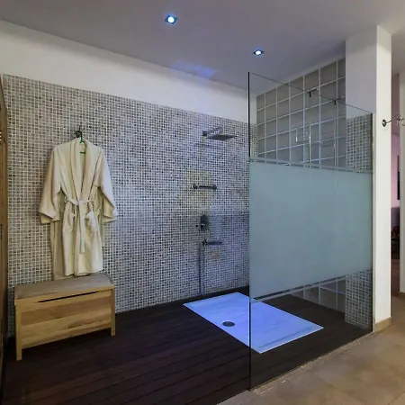 Vertical Villa: Luxury, Sea Views & Private Vila Garachico (Tenerife)