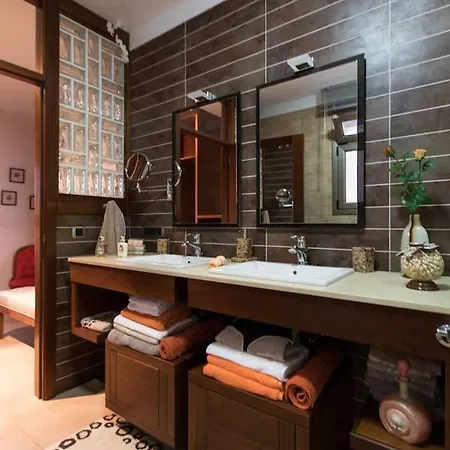 Villa Vertical Villa: Luxury, Sea Views & Private