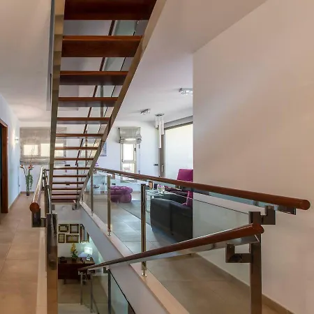 Vertical Villa: Luxury, Sea Views & Private Villa