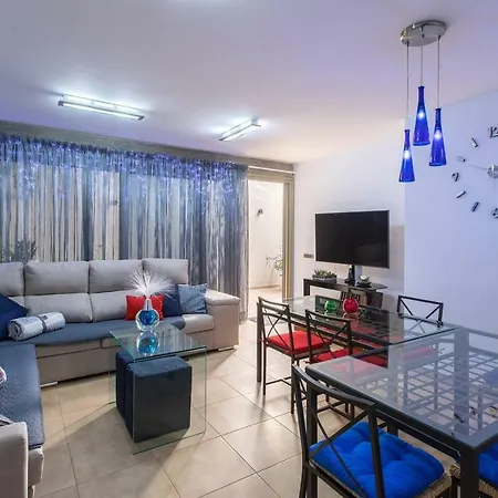Vertical Villa: Luxury, Sea Views & Private *